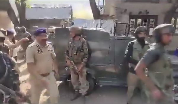 'Kokernag Gunfight: Top Brass Of Police, Army including GOC 15 Corps, DGP and ADGP At Encounter Site'